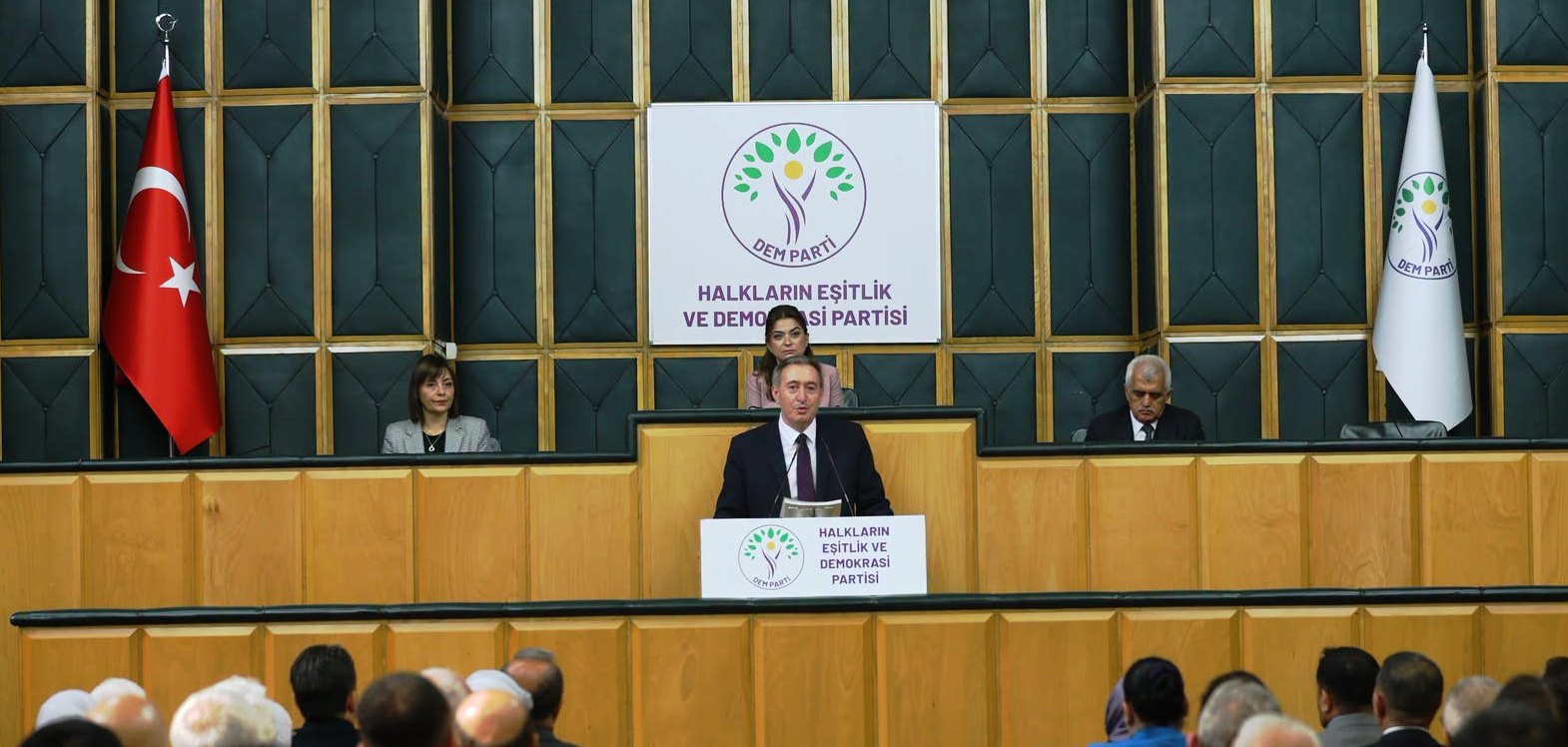 باكرهان: ضرورة تعزيز الوحدة الكردية والحوار لمواجهة أزمات المنطقة